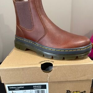 Dr. MARTENS SZ 8 BRAND NEW IN BOX AMBASSADOR LEATHER CHELSEA BOOTS